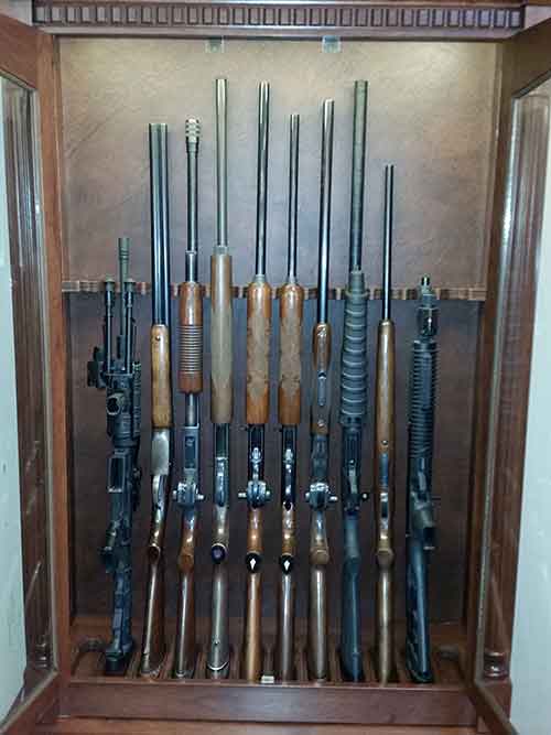 Vertical upright gun display