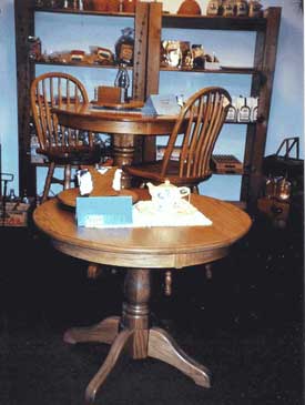 Amish made oak round table