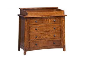 McCoy Amish Built 4 Drawer Dresser With Changing Table.