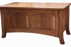 The Homestead blanket chest has the anti slam hinges on the lid and is seen here is 1/4 sawn oak wood.